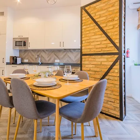 Апартаменты Luxury Downtown Station *