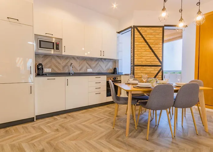 Luxury Downtown Station Апартаменты *